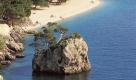 Der bekannte und sehr beliebte Touristenort Brela wird auch Perle der Riviera von Dalmatien genannt. Auf dem Bild sehen Sie den Brela-Stein am Strand Punta Rata. Foto: Kroatische Zentrale für Tourismus/Josip Madračević
