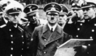 ARCHIV - Adolf Hitler (M) besichtigt die eingenommene zerstörte Westerplatte. Am 1. September 1939 um 4:45 Uhr hatte das Linienschiff 'Schleswig-Holstein' das Feuer auf die polnischen Befestigungen auf der Westerplatte vor Danzig eröffnet. Der 'Fall Weiß', der geplante deutsche Überfall auf Polen ohne Kriegserklärung (sog. 'Blitzkrieg') am 01.09.1939 markiert den Beginn des Zweiten Weltkriegs. dpa (zu dpa Themenpaket zum 70. Jahrestag Ausbruch des Zweiten Weltkriegs vom 31.08.2009 - nur s/w) +++(c) dpa - Bildfunk+++x Foto: dpa