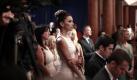 Schauspielerin Eva Longoria lauscht andächtig einer Rede des Präsidenten. Foto: AP Photo/Pablo Martinez Monsivais