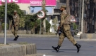 Das besetzte Gebäude wurde von den Sicherheitskräften umstellt. Soldaten rannten in ihre Kampfpositionen. Am Ende gelang es einem Spezialkommando... Foto: ap