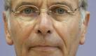 ARCHIV: Karl Heinz Daeke, Praesident des Bundes der Steuerzahler Deutschland, praesentiert in Berlin das Schwarzbuch 'Die oeffentliche Verschwendung - 2008' (Foto vom 09.10.08). Der Bund der Steuerzahler haelt eine Steuersenkung ohne Gegenfinanzierung fuer falsch. 'Man kann die Steuerzahler nur entlasten, wenn auch Einsparungen im Haushalt vorgenommen werden', sagte Verbandspraesident Karl Heinz Daeke der Nachrichtenagentur dapd in Berlin. Allein im Bundeshaushalt liessen sich 27 Milliarden Euro einsparen, unter anderem durch den Abbau von Subventionen. (zu dapd-Text) Foto: Miguel Villagran/AP/dapd Foto: dapd