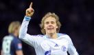 Teemu Pukki (FC Schalke 04): Einen ähnlichen Bonus hat Teemu Pukki bei den Fans. «Der Pukki war schon Publikumsliebling, als er noch mit seinem vorherigen Klub Helsinki gegen uns gespielt hat», sagt Oberfan Rolf Rojek vom Schalker Fanclub-Verband. Foto: dpa