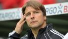 0:2 gegen den Nordrivalen Werder Bremen verloren und noch immer mit nur einem Punkt auf dem letzten Platz der Bundesliga: Der Hamburger SV gibt ein furchtbares Bild ab. Trotzdem hält der Vorstand an Trainer Michael Oenning fest, noch. Foto: dpa