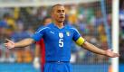 Fabio Cannavaro: Der Kapitän der Italiener führte sein Team 2006 zum WM-Titel. Diesmal konnte auch er am Vorrundenaus nichts ändern. Die WM 2014 wird allerdings ohne den 36-Jährigen stattfinden. Auch Gianluca Zambrotta, Mauro Camoranesi (beide 33), Gennaro Gattuso und Antonio di Natale (beide 32) werden dann vermutlich zu alt sein. Foto: dpa