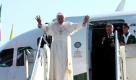 Papst Benedikt XVI. landete heute auf dem Flughafen in Madrid und wurde von jubelnden Jugendlichen empfangen. Der Pontifex wird am Weltjugendtag teilnehmen. Seine Anwesenheit ist aber nicht von allen erwnscht:Gestern kam es zu Protesten gegen den Besuch des Kirchenoberhauptes. Foto: dpa