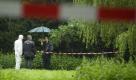 Bei der Explosion eines zunächst unbekannten Gegenstandes im Schillerpark in Berlin-Wedding ist ein Spaziergänger schwer verletzt worden. Der Mann war mit seinem Hund am Nachmittag in dem Park unterwegs und  entdeckte an einer Bank eine Plastiktüte. Als er hineinschauen wollte,  sei der Inhalt der Tüte explodiert, sagte eine Polizeisprecherin. Der Mann wurde mit Verletzungen im Gesicht und an den Beinen in ein Krankenhaus gebracht. In Lebensgefahr schwebe er nicht, so die Sprecherin weiter. Die Polizei habe den Park abgesperrt. Spezialisten hätten das Gelände nach weiteren gefährlichen Gegenständen durchsucht, seien aber nicht fündig geworden. Foto: dapd