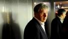 Berlins Regierender Brgermeister Klaus Wowereit (SPD) hat eigentlich keinen Grund, so nachdenklich zu schauen. In Umfragen von Infratest dimap liegt Wowereits Partei mit 31 Prozent an der Spitze, die CDU und Grnen kommen auf je 22 Prozent. Koalitionspartner Die Linke liegt bei 12 Prozent. Auf seiner Wahlkampftour in Berlin besuchte Wowereit heute die Sophia GmbH, die sich um die Bedrfnisse lterer Mieter kmmert. Foto: dapd