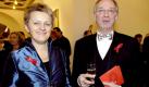 Renate Künast, Fraktionschefin der Grünen, hat ihrem Lebensgefährten Rüdiger Portius das Ja-Wort gegeben. Wir haben am 22. Februar geheiratet, sagte sie der Bild am Sonntag. Beide hätten ihren eigenen Nachnamen behalten. Das Paar habe lediglich in Anwesenheit ihrer Trauzeuginnen und Portius' Tochter auf dem Standesamt Berlin-Charlottenburg die Ehe geschlossen.  Foto: dpa
