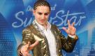 Er ist Kult bei Deutschland sucht den Superstar:In bisher jeder Staffel hat sich Menderes Bagci erfolglos beworben. Seine peinlichen Versuche als Michael Jackson sind legendär. Im achten Anlauf hat es Menderes nun in den Recall geschafft. Womöglich hofft die Jury um Dieter Bohlen sogar, dass er am Ende in die Top15 kommt - dann dürfte er sich laut Reglement nie mehr bei DSDSbewerben. Foto: RTL