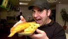 Die britischen Schnellesser bevorzugen Fish'n Chips - in Backteig frittierter Fisch mit frittierten Kartoffelstäbchen, eingerollt in Zeitungspapier. Der Ursprung liegt bis heute im Dunklen. Wahrscheinlich kam das Gericht aber auf getrennten Wegen ins Land: die Chips aus Frankreich und die Zubereitungsart des Fischs mit jüdischen Einwanderern. 2010 wird der 150. Hochzeitstag der fettigen Allianz gefeiert. Foto: news.de