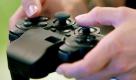 Was ist besser? Konsole oder Computer? Eine Antwort wird es auf den seit Ewigkeiten schwelenden Streit nicht geben. Dafür hält die Debatte immer prima für verbale Querschläge in der Videospielbranche her. In diese Bresche schlägt derzeit auch Carlos Bordeu, Mitbegründer der ACE Team-Studios. Der findet: PC-Spieler seien einfach offener fürabgefahrene Konzepte. Ob er Konsoleros als dumm bezeichnen will, weiß er allerdings selbst nicht so genau. Foto: dpa