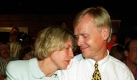 Vatanen ist auch auf politischer Ebene aktiv. Vor zehn Jahren wurde der Finne zum ersten Mal ins Europaparlament gewählt. Hier wartet er gemeinsam mit seiner Frau Rita gespannt auf das Wahlergebnis. Foto: dpa