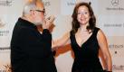 Starfriseur Udo Walz ist ein echter Gentleman. Sängerin Vicky Leandros gibt er einen Handkuss. Foto: dpa