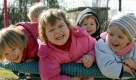 Die Regierung erhöht zum 1. Januar 2010 das Kindergeld um 20 Euro pro Monat. Für das erste und das zweite Kind gibt es damit vom kommenden Jahr an monatlich 184 Euro, für das dritte 190 Euro und für jedes weitere je 215 Euro.
 Foto: dpa
