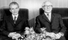 ADN-ZB-Mittelstädt - 30.5.85-Berlin: Ceausescu-Besuch Der Generalsekretär des ZK der SED und Vorsitzende des Staatsrates der DDR, Erich Honecker, und Nicolae Ceausescu, Generalsekretär der RKP und Präsident der SRR, besuchten das Farbbildröhrenwerk im VEB Werk für Fernsehelektronik Berlin. Betriebsdirektor Horst Kreßner (r.) geleitete die hohen Gäste durch das Werk.
 Foto: wikipedia/Bundesarchiv