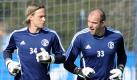 Mathias Schober (r) muss Timo Hildebrand (l) im Schalker Tor ersetzen. Foto: Caroline Seidel Foto: dpa
