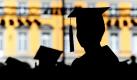 Die Zahl der Studierenden an den nordrhein-westfälischen Hochschulen wächst. Dennoch entscheiden sich die meisten Abiturienten gegen ein Studium. Angesichts des Fachkräftemangels könne es sich das Land nicht länger leisten, auf so viele Begabungen zu verzichten, sagte NRW-Wissenschaftsministerin Schulze in Düsseldorf. Foto: dpa