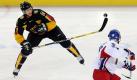 Dennis Seidenberg (L) of Germany gets his stick on the puck in front of the Czech Republic's Jan Bulis (R) during the Men's Preliminary Round Group A game between Germany and the Czech Republic at the Turin 2006 Winter Olympic Games, in Turin Wednesday 15 February 2006. EPA/VALDRIN XHEMAJ +++(c) dpa - Bildfunk+++
 Foto: dpa