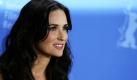 Die US-amerikanische Schauspielerin Demi Moore kommt am Mittwoch (11.02.2009) auf der Berlinale in Berlin zu einem Fototermin des Films 'Happy Tears'. Im offiziellen Wettbewerb konkurrieren 18 Filme um den Goldenen und die Silbernen Bären. Foto: dpa