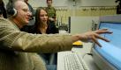Und Lernen findet heute nicht mehr ausschließlich im Klassenzimmer statt. Das sogenannte E-Learning findet immer mehr Verbreitung. Ganze Lektionen können von der Schule digital bereitgestellt und zu Hause durchgearbeitet werden. Foto: ddp