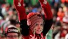 Der olympische Funke ist übergesprungen: Ein junges Mädchen verfolgt gut gelaunt die Medaillenvergabe in Whistler. Vielleicht steht sie in ein paar Jahren auf dem Podest. Foto: dpa