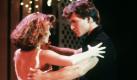 Der US-Schauspieler Patrick Swayze und seine Kollegin Jennifer Grey spielen in dem Tanzfilm 'Dirty Dancing' (Szenenfoto von 1987). Swayze ist nach einem fast zweijährigen Kampf gegen den Krebs am Montag (14.09.2009) gestorben. Das berichtete das Branchenblatt 'The Hollywood Reporter' unter Hinweis auf seine Sprecherin Annett Wolf in Los Angeles. Foto: dpa