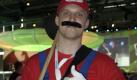 ... dieser Super Mario sich irgendwie gar nicht ähnlich sieht, sondern eher etwas von Marios bekanntem Konsolenbruder Luigi hat, der unbedingt mal in die Klamotten des Klempnerbruders schlüpfen wollte. Foto: news.de