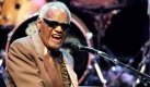 Soul-Legende Ray Charles singt beim Jazzfestival in Wien (Archivfoto vom 02.07.1999). Der im Jahre 2004 verstorbene Musiker zählt zu den größten Legenden der Soulmusik. Die Stadt Memphis feiert in diesem Jahr das 50-jährige Jubiläum des Soul mit einem Dauerfest unter dem Motto 50 Jahre Soul. Konzerte, Ausstellungen und zahlreiche andere Veranstaltungen erinnern an die Geburtsstunde der schwarzen Unterhaltungsmusik, die auf die weitere Entwicklung des Rock und Pop entscheidende Auswirkungen hatte. Höhepunkt des Jubiläumsjahres ist die Woche Seven Days of Soul vom 16. bis zum 22. Juni.
 Foto: dpa