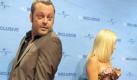 Vince Vaughn

Körpergröße: 196 cm

ARCHIV - Der US-Schauspieler Vince Vaughn und die Schauspielerin Malin Akerman aus Kanada posieren am 13.10.2009 vor der Präsentation des Kinofilms 'All Inclusive' in Hamburg auf dem roten Teppich. Diesmal soll der Beziehungsstress unter Palmen therapiert werden, auch wenn drei der vier befreundeten Paare alles andere als das im Sinn hatten. Eigentlich tritt nur ein Pärchen die Reise an, um mit Hilfe der therapeutischen Angebote im Resort 'Eden' auf der Südsee-Insel Bora Bora seine Ehe zu retten. Die anderen wollen Sonne und Spaß, Jetski und Cocktails - von der Teilnahmepflicht an Gruppenübungen und Sitzungen beim Therapeuten erfahren sie erst an Ort und Stelle. Foto: Jens Ressing (zu dpa 0262 vom 29.10.2009) +++(c) dpa - Bildfunk+++ Foto: dpa