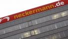 Neckermann ist im deutschen Wirtschaftswunder zuerst mit Textilien groß geworden. Das Management will diesen Bereich streichen, doch der Betriebsrat sieht gerade hier Kernkompetenzen. Es geht um 1380 Jobs. Foto: Frank May dpa  Foto: dpa