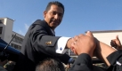 Der frhere Prsident Ecuadors, Lucio Gutierrez, begrt seine Anhnger. Foto: dpa