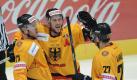 Marcus Kink, Kai Hospelt und Kevin Lavallee (l-r) jubeln über das wichtige Tor zur deutschen 3:1-Führung. Foto: Andreas Gebert Foto: dpa