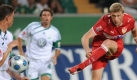 Als einziger Nationalspieler Russlands steht Pavel Pogrebnyak in der deutschen Bundesliga unter Vertrag. Der VfB Stuttgart holte den 25-Jährigen in der Sommerpause für 4,8 Millionen Euro von Zenit St. Petersburg. Bisher konnte der Mittelstürmer nicht mit konstanten Leistungen überzeugen, für Russland erzielte er in 15 Länderspielen dagegen schon fünf Tore. Foto: dpa