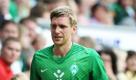 Nationalspieler Per Mertesacker feierte bei der Generalprobe des SV Werder Bremen gegen den FC Everton ein gelungenes Comeback. Zur Überraschung der Zuschauer stand der Innenverteidiger in der Startformation des Bundesligisten und zeigte bis zu seiner Auswechslung in der 55. Minute eine ansprechende Leistung. Die Bremer gewannen das Spiel mit 1:0 und zeigten sich deutlich verbessert gegenüber dem Pokal-Aus amSamstag bei Drittligist Heidenheim. Foto: dpa