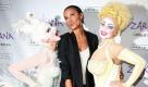 Darsteller des Cirque du Soleil posieren vor der Premiere des Stückes Zarkana in der Radio City Music Hall in New York mit Topmodel Selita Ebanks. Die Akrobatikvorführung erzählt die Geschichte eines Zauberers, der mit seiner verflossenen Liebe auch seine magischen Fähigkeiten eingebüßt hat. Foto: dapd