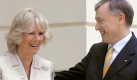 Bundesprsident Horst Khler scherzt mit Camilla. Foto: dpa