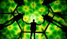 Tim O'Brien ist als Teil eines menschliche Kaleidoskops in Ripley's Believe it or Not!-Odditorium (dt. Ripley's unglaubliche Welt) in San Francisco zu sehen. Die Ausstellung zu kuriosen Rekorden, Ereignissen und Naturwundern wird am kommenden Mittwoch nach einer Renovierung wiedereröffnet. Foto: ap