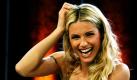 ARCHIV - Lachend sitzt Moderatorin Michelle Hunziker am 01.04.2006 in Halle in der ZDF-Unterhaltungsshow 'Wetten, dass..?'. Michelle Hunziker sieht dem gemeinsamen Fernsehauftritt mit ihrem Ex-Ehemann Eros Ramazzotti in der ZDF-Unterhaltungsshow «Wetten, dass..?» mit großer Gelassenheit entgegen. «Eros und ich haben ein sehr gutes Verhältnis und wir sehen uns regelmäßig», sagte Hunziker, die am Sonntag 33 Jahre alt wird, am Freitag (22.01.2010) in Friedrichshafen der Deutschen Presse- Agentur dpa. Foto: Martin Schutt (zu dpa 0499 vom 22.01.2010) +++(c) dpa - Bildfunk+++ Foto: dpa