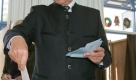 Der ehemalige Ministerpraesident von Bayern, Edmund Stoiber, gibt am Sonntag 28.Sept.2008, in einem Wahllokal in seinem Heimatort Wolfrathshausen seine Stimme zur Landtagswahl ab. In Bayern sind 9,3 Millionen Wahlberechtigte aufgerufen einen neuen Landtag zu waehlen. (AP Photo/Frank Augstein) Former state govenour of Bavaria, Edmund Stoiber casts his vote at a ballot box in a polling station in Wolfrathshausen, southern Germany, on Sunday Sept.28,2008. 9.3 million voters are called to elect a new state parliament for Bavaria. (AP Photo/Frank Augstein) Foto: ap