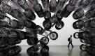 Eine überdimensionale Installation (Forever Bicycle) aus Fahrrädern des chinesischen Künstlers Ai Weiwei in einer Ausstellung in Taipeh, Taiwan. Am Samstag wird die Ausstellung mit den Titel «Ai Weiwei is absent» eröffnet. Sie läuft drei Monate. Foto: dapd
