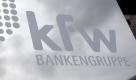 15. September: Die staatliche Frderbank KfW berweist mehr als 300 Millionen Euro an Lehman Brothers. Die seit langem einprogrammierte berweisung wird fast zeitgleich mit dem Bekanntwerden der Insolvenz ausgefhrt. Die berweisung war nicht gestoppt worden, obwohl sich ein Zusammenbruch von Lehman abzeichnete. Foto: dpa