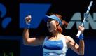 So freut sich Na Li nach ihrem Einzug ins Halbfinale. Dort scheitert die an Nummer 16 gesetzte Chinesin allerdings in einem Tiebreak-Krimi an Serena Williams. Foto: dpa