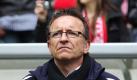Trainer Norbert Meier trifft mit Düsseldorf im Montagsspiel auf Eintracht Frankfurt. Foto: dpa