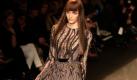 A model presents a creation by Lebanese designer Elie Saab as part of his Women's Fall-Winter, ready-to-wear 2013 fashion collection, during the Paris Fashion week, Wednesday, March 7, 2012. (ddp images/AP Photo/Michel Euler)
 Foto: dapd