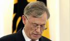 Schon eine Woche später folgt der nächste Tiefschlag: Bundespräsident Horst Köhler tritt mit sofortiger Wirkung zurück - offenbar in Reaktion auf harsche Kritik aus Opposition und Medien auf ein Radiointerview, in dem Köhler Auslandseinsätze der Bundeswehr mit der Durchsetzung wirtschaftlicher Interessen in Verbindung gebracht hatte. Nun muss innerhalb nur eines Monats ein neuer Präsident her. Kann die Regierung all die Mammutaufgaben noch schaffen? Foto: dpa