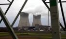 Wer belastbar ist und zudem die Sicherheitskontrollen durchläuft, kann auch wochenweise die Kühltürme von bayrischen Atomkraftwerken reinigen. Stundenlohn: um die zwölf Euro brutto. Foto: ddp