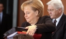 Angela Merkel (CDU) ist die erste Bundeskanzlerin in Deutschland. Wer an ihrem Kabinettstisch mitregieren will, der muss mehr knnen als nur dicke Akten zu schleppen. Aber Merkel hat in ihrer Ministerriege geballte Kompetenz versammelt... Foto: ap