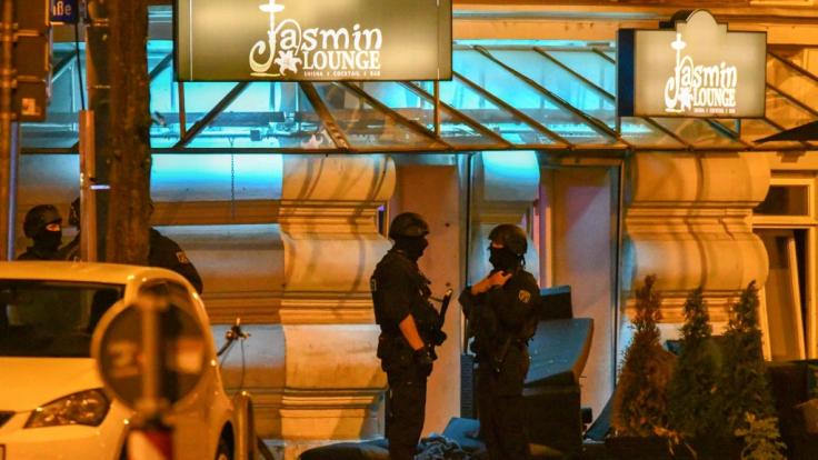 In Magdeburg gab es Schüsse vor einer Shisha-Bar. Die Polizei griff ein.