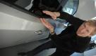Mein Lieblingsdetail ist die wellenförmige Fensterlinie, sagt Designer Nils Loeb, der auch schon den Opel Corsa designt hat. Sie sieht cool aus und erlaubt durch die um 50 Millimeter abgesenkte Scheibe auch einen besseren Ausblick nach draußen. Foto: press-inform