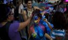 Zum sechsten Mal feiert die venezulanische Stadt Caracas ihr buntes Welttreffen der Body Art. Dort geht es nicht nur künstlerisch, sondern auch fröhlich zu. Die Besucher erwartet Body Painting, Performances, Workshops und Konferenzen. Foto: dapd